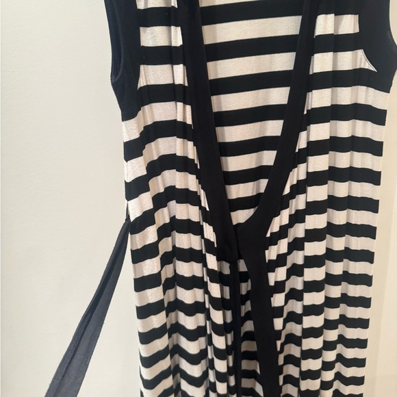 Liz Lange Black and Cream Striped Dress.
Vintage now! Size 3 Maternity = M/L - Picture 9 of 13